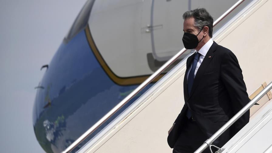 Blinken compite con un funcionario ruso en Indonesia