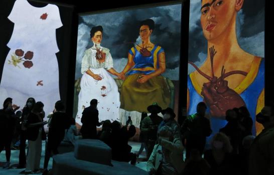 México: Exposición inmersiva anima la obra de Frida Kahlo