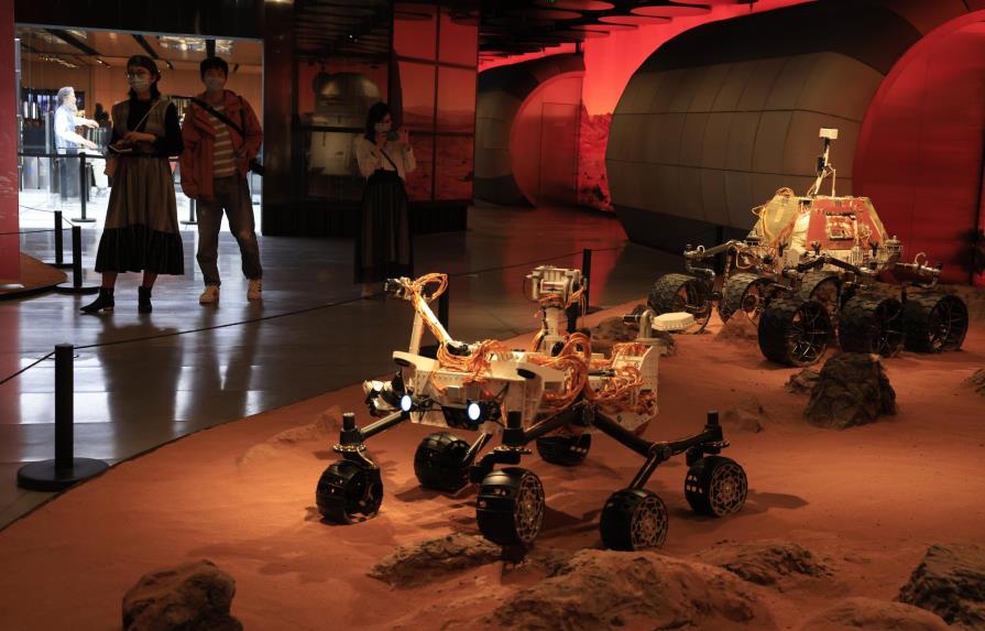 China logra posar sonda espacial en Marte por primera vez 