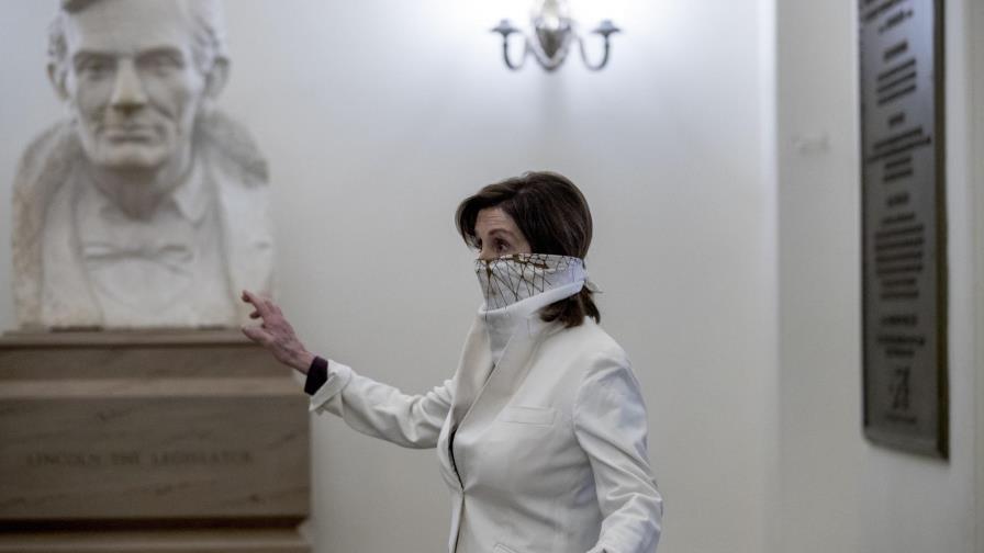 Trump por autorizar medio billón más en ayuda contra virus