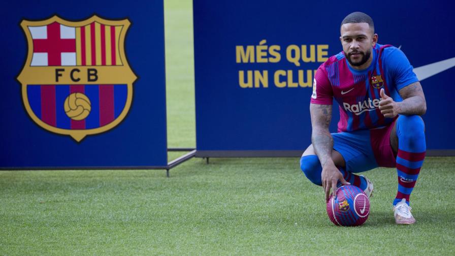 A la espera de Messi, el Barsa se concentra en Depay