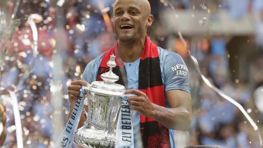 Kompany se retira como jugador para atender rol de técnico