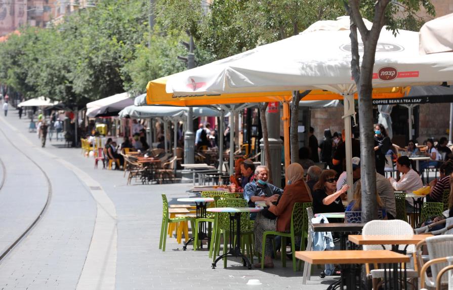Bares y restaurantes podrán abrir en Francia a partir del próximo martes