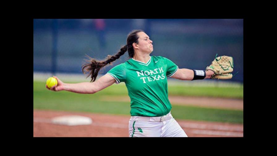 Ponchó a las 21 bateadoras que enfrentó y lanzó juego perfecto en la NCAA