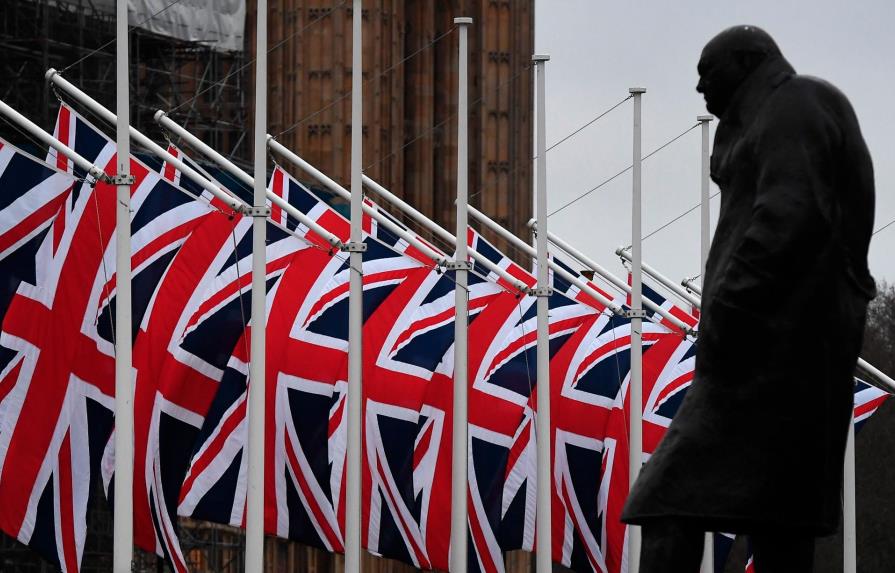 El Reino Unido abandona la UE y se adentra en una incierta transición