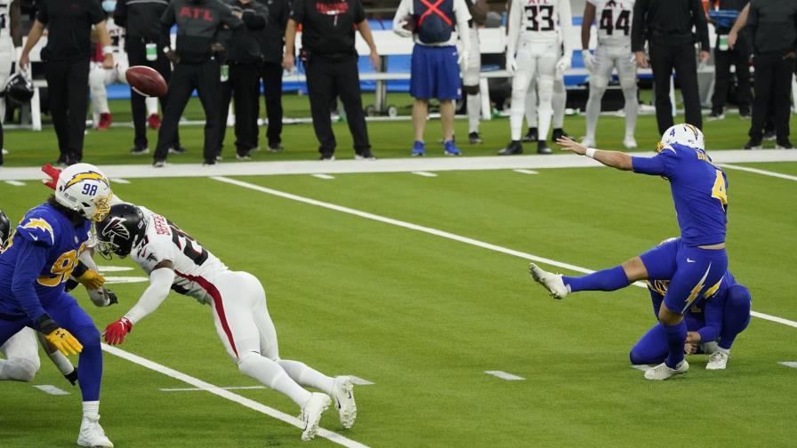 Con gol de campo, Chargers definen victoria sobre Falcons Con gol de campo, Chargers definen victoria sobre Falcons