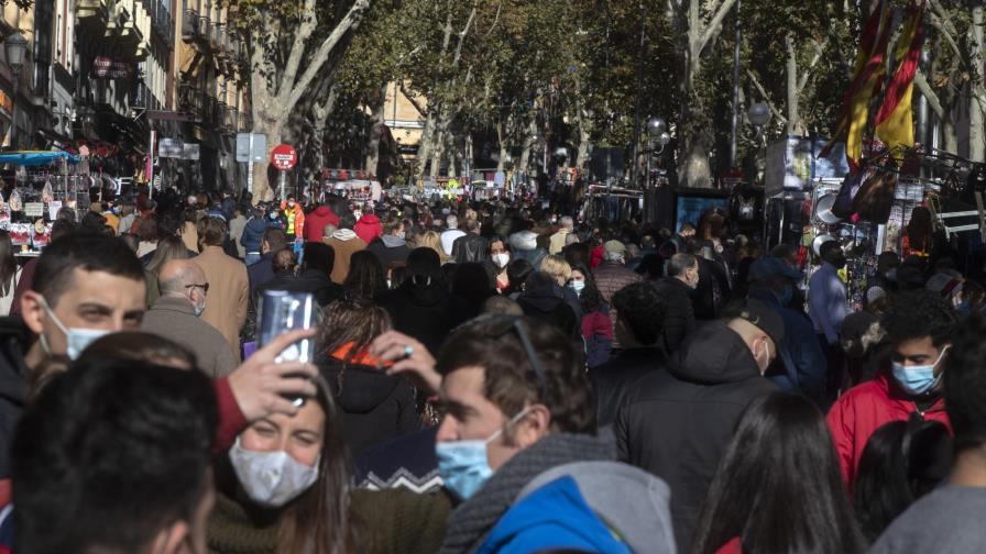 Reabre el Rastro, el famoso mercado de pulgas de Madrid
