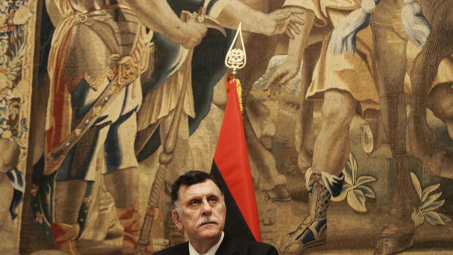 Premier libio condiciona tregua al retiro de fuerzas rivales