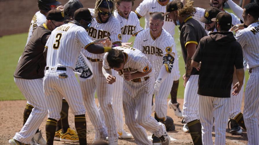 Marmolejos pega grand slam; Marineros doblegan a Padres Marmolejos pega grand slam; Marineros doblegan a Padres