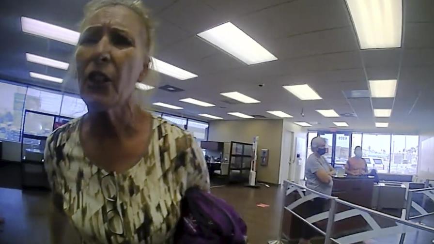 Ordenan detención de mujer que rechazaba cubrebocas en Texas