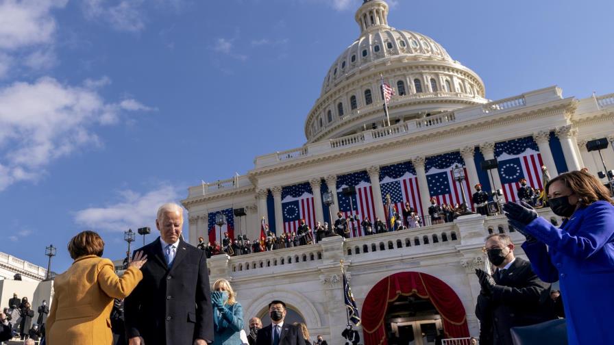 Funcionarios de carrera se hacen cargo en Washington