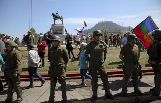 Tres muertos más por disturbios en Chile, inician marchas