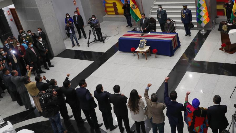 Arce nombra un gabinete con técnicos y militantes para afrontar la crisis