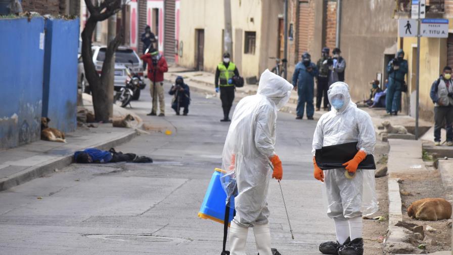 Bolivia: Sacan a la calle cadáver de fallecido por COVID-19