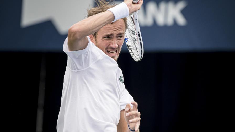 Medvedev avanza en Toronto; Andreescu en Montreal