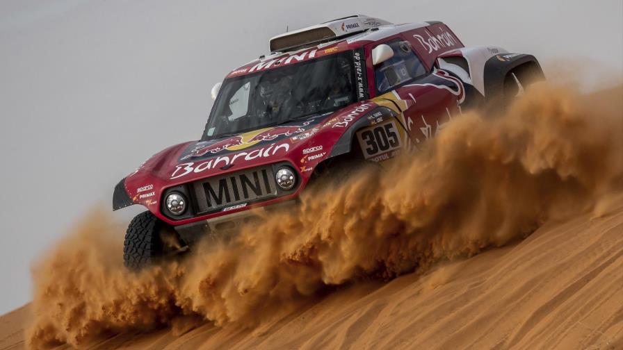 Sainz se mantiene firme al frente del Rally Dakar