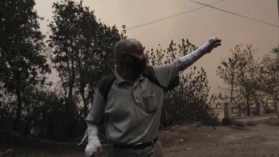 Argelia: 25 soldados han muerto combatiendo incendios