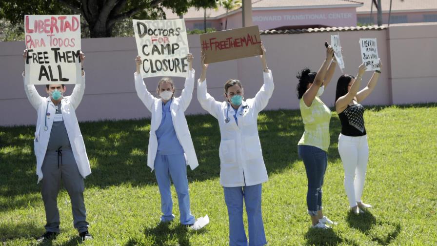 Jueza ordena liberación de inmigrantes en Florida por virus