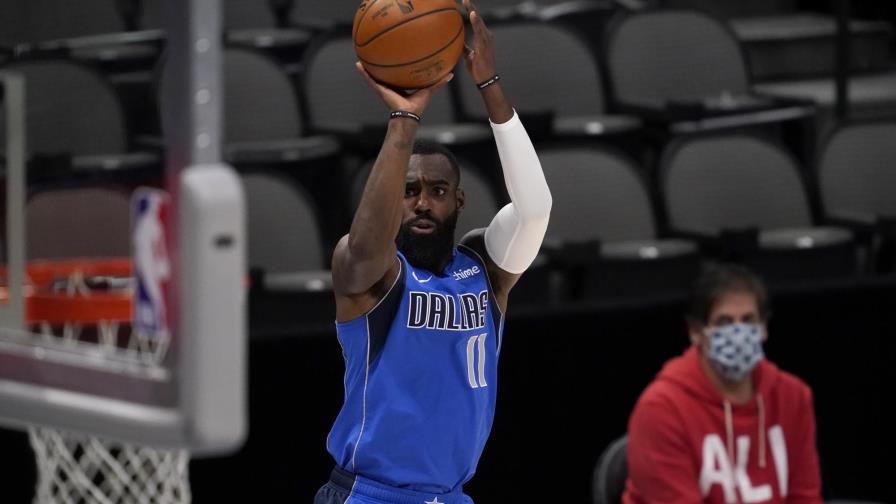Mavericks ceden por himno luego que NBA reitera norma