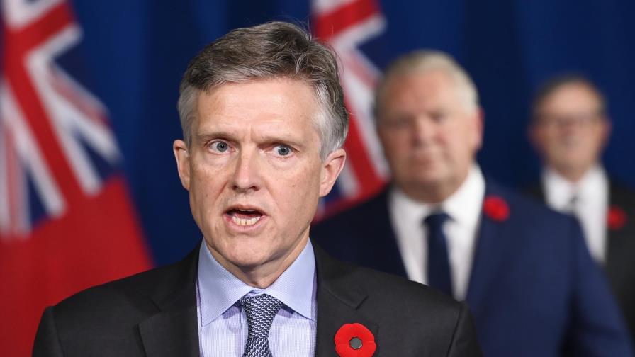 Canadá: Premier de Alberta sanciona a sus colaboradores