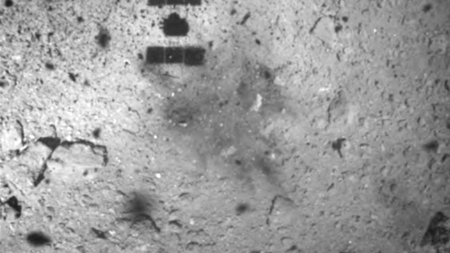 Cápsula espacial con muestras de asteroide toca tierra