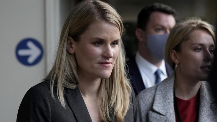 Exempleada dice que Facebook fomenta el odio online