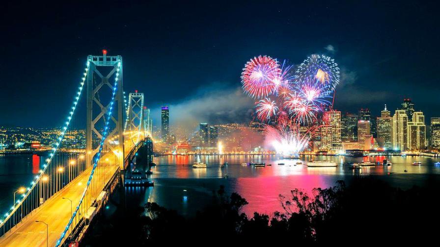 Iconos de Nueva York se tiñen de rojo, blanco y azul por el 4 de julio
