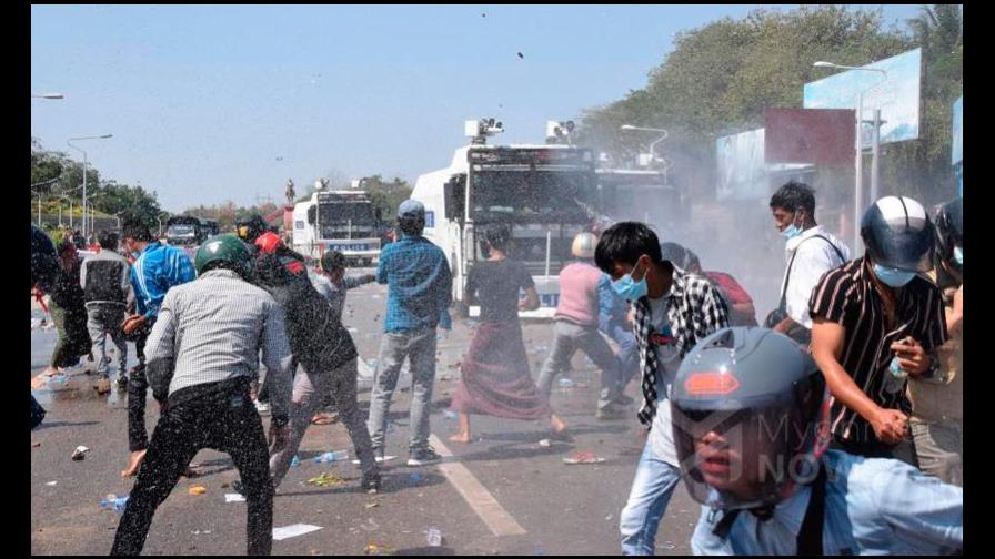 No tengo miedo: los birmanos vuelven a la calle tras la represión policial