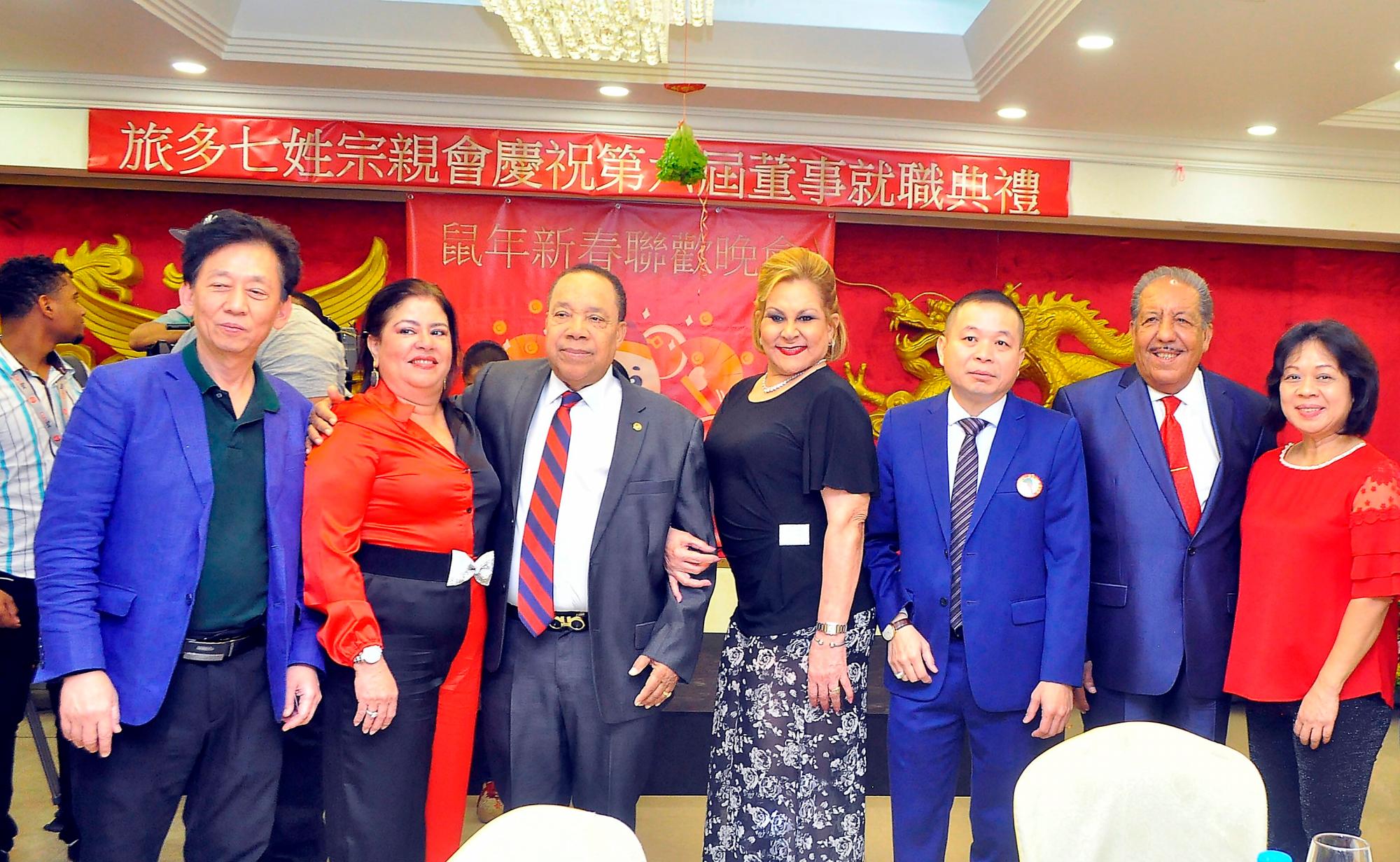 Lam Siu Sek, Miguelina de Subervi, Rafael Diaz Filpo, Dulce Ureña de Diaz, Pony Cheng, Fello Subervi y Cindy de Cheng.