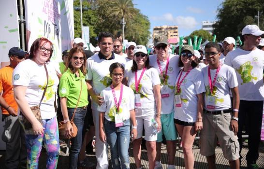 Dominicanos donan sus pasos en Caminantes por la Vida 2019