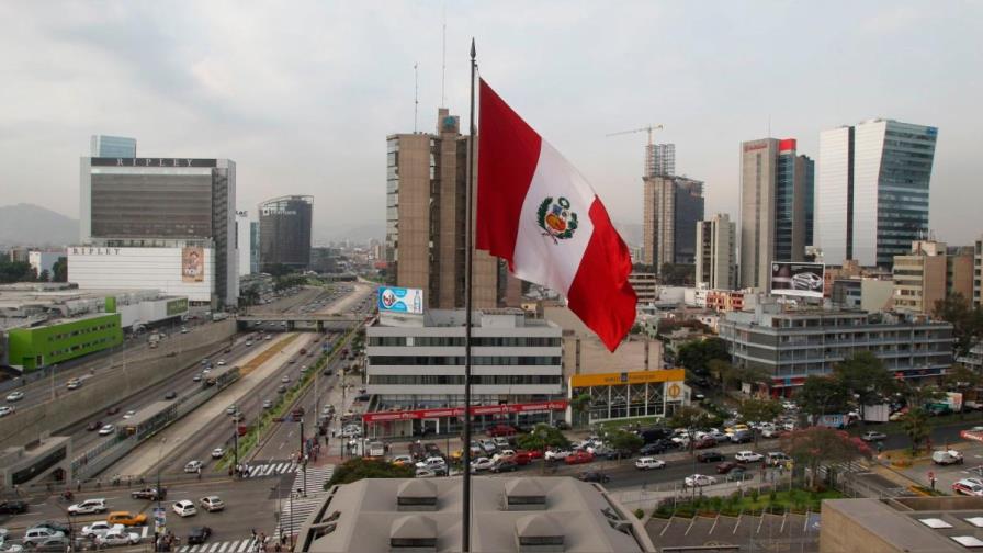 Perú anuncia elecciones presidenciales para el 11 de abril