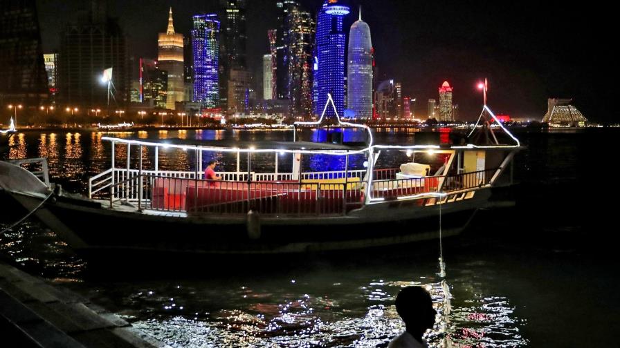 Qatar: Detienen a trabajador keniano que abogó por derechos