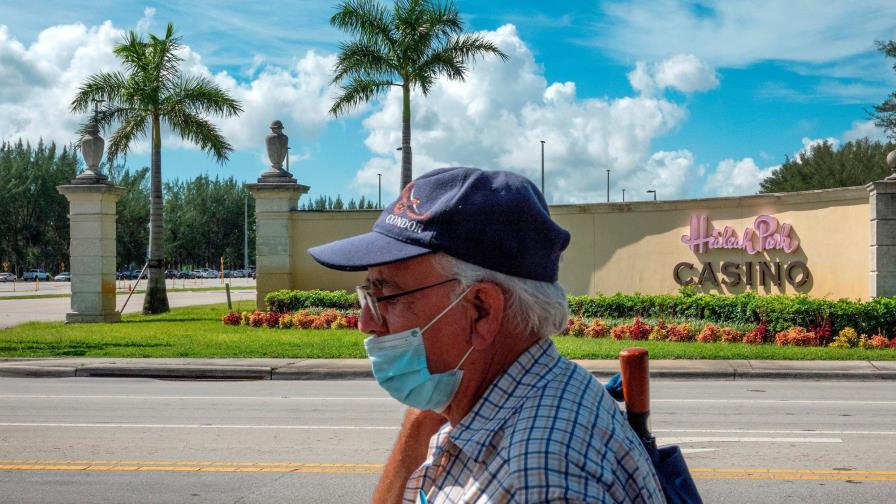 Sube la tasa de positivos en Florida y aumentan en un centenar las muertes