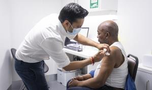 Estudio: Vacuna podría reducir transmisión de coronavirus