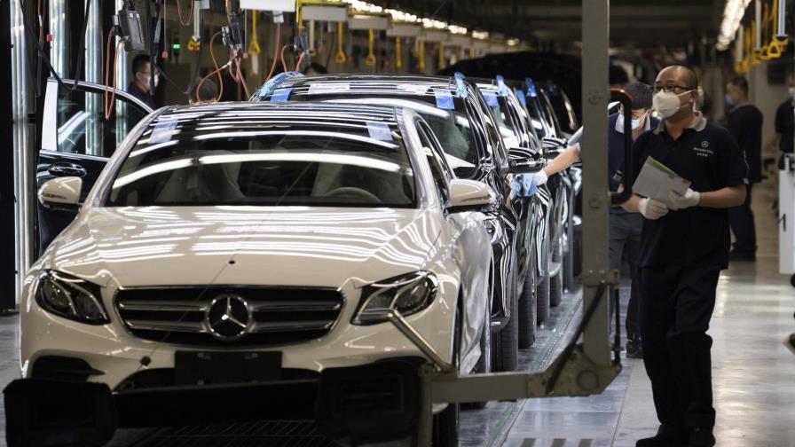 Mercedes llamará a talleres 660.000 vehículos en China