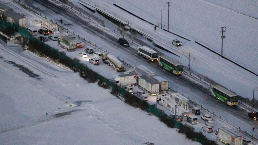 Un muerto, 17 heridos en enorme choque vial en Japón