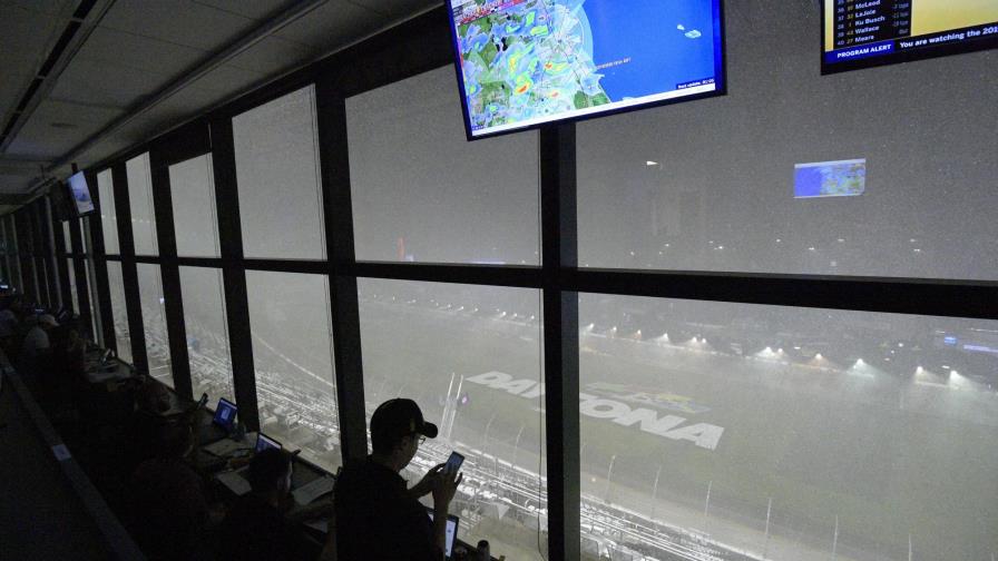 La lluvia obliga a posponer las Daytona 500 para el lunes La lluvia obliga a posponer las Daytona 500 para el lunes