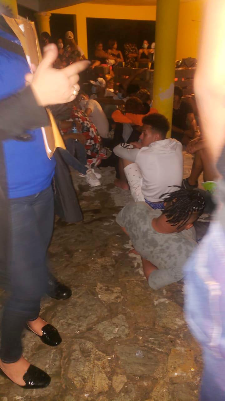 Aguan fiesta clandestina en Sabana Perdida por violar distanciamiento social y toque de queda