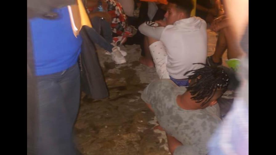 Aguan fiesta clandestina en Sabana Perdida por violar distanciamiento social y toque de queda Aguan fiesta clandestina en Sabana Perdida por violar distanciamiento social y toque de queda