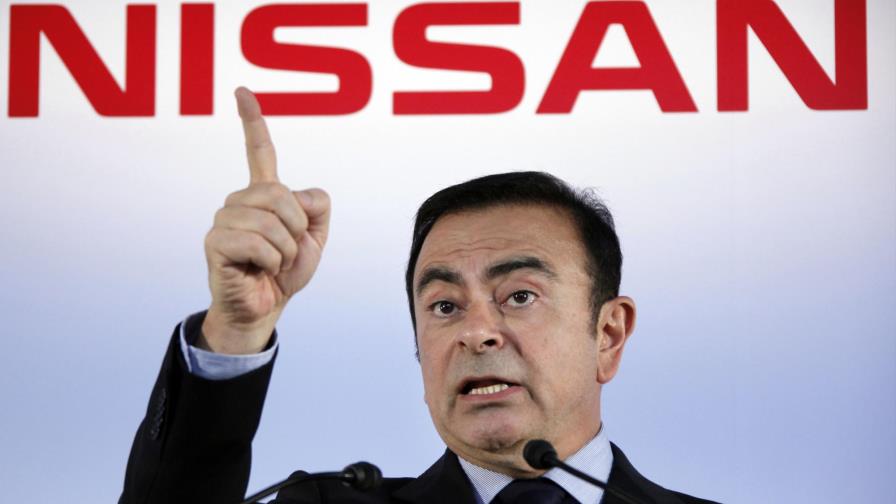 Expresidente de Nissan Carlos Ghosn llega a Beirut