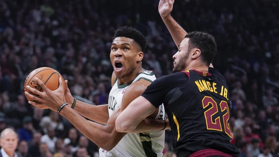 Con 29 de Antetokounmpo, Bucks hilvanan 18vo triunfo
