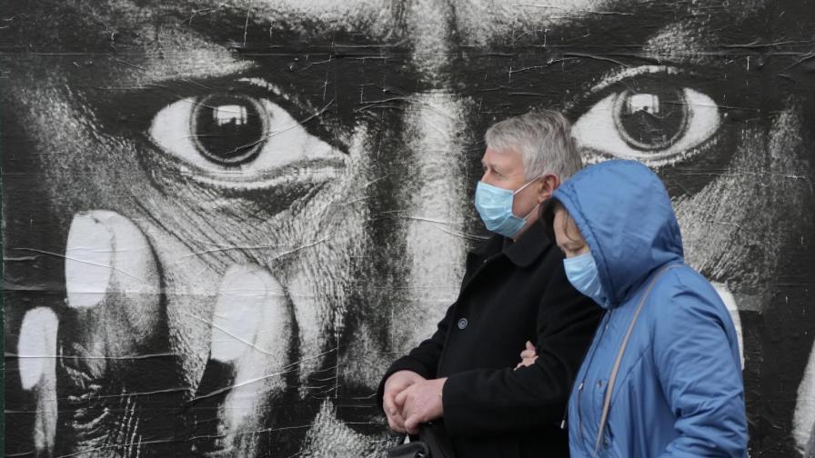 Ucrania paga por vacunarse de COVID-19 ante alza de muertes