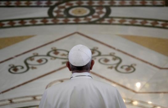 En cuna de la democracia, papa advierte sobre el populismo