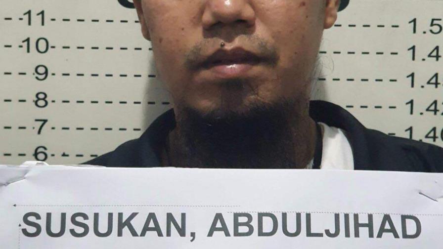 Insurgente ligado a decapitaciones se entrega en Filipinas