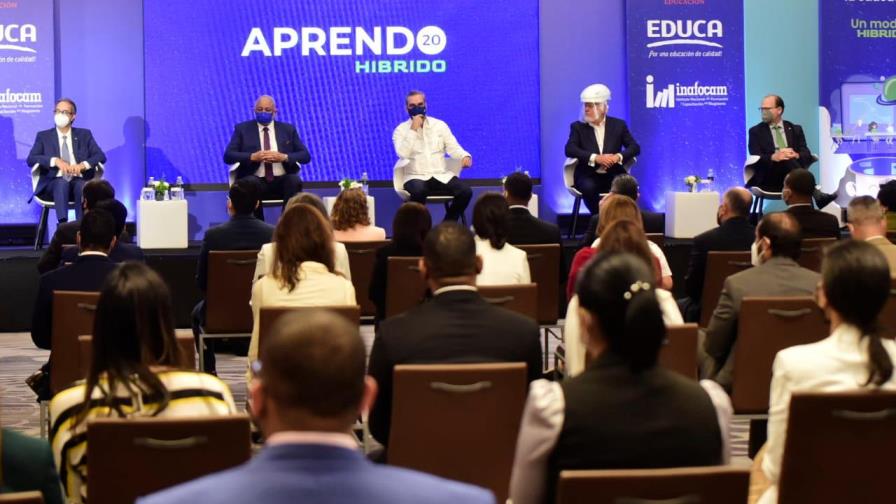 Gobierno transmitió más de 3,700 horas de docencia en primeros 24 días del año escolar Gobierno transmitió más de 3,700 horas de docencia en primeros 24 días del año escolar