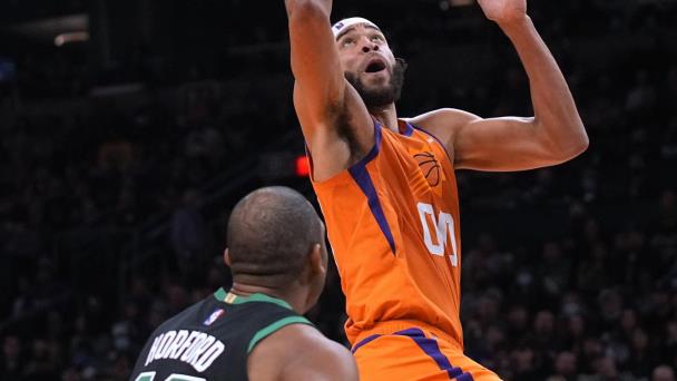 Suns aplastan a Celtics con 21 unidades de JaVale McGee