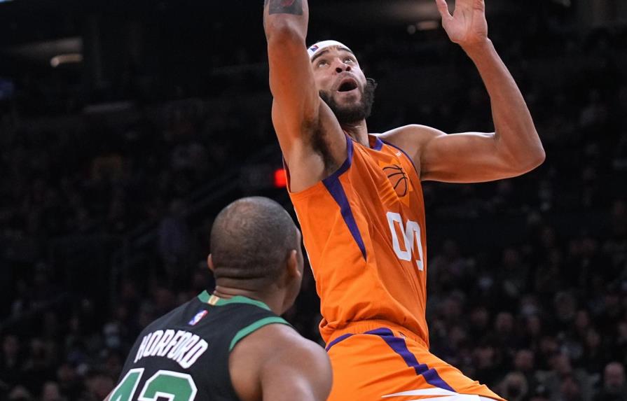 Suns aplastan a Celtics con 21 unidades de JaVale McGee