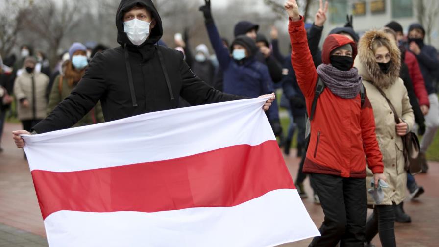 Bielorrusia: Policía golpea, arresta a manifestantes