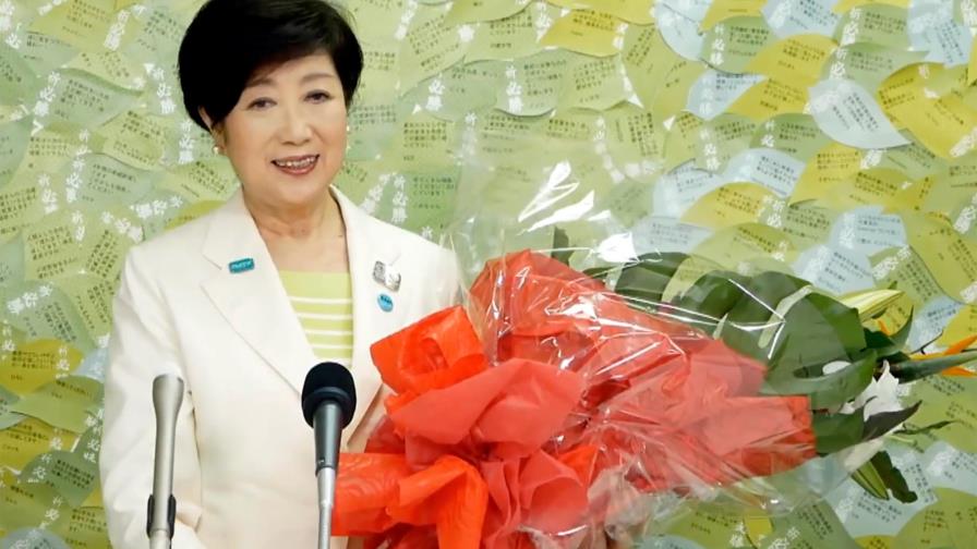 Gobernadora de Tokio gana elección gracias a manejo de virus