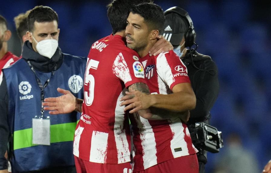 Suárez logra doblete postrero y Atlético supera a Getafe